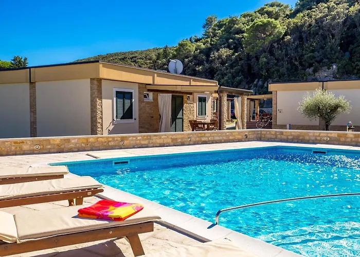 Lando Apartment Kampor